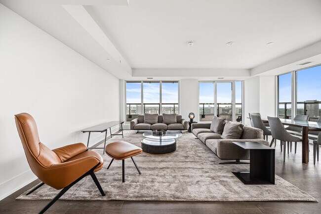 Building Photo - 30 Inn On The Pk Dr