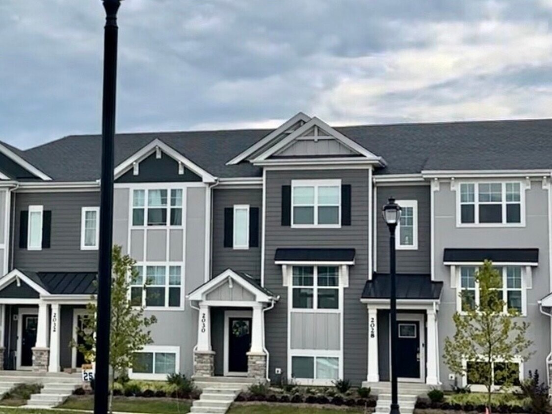 2121 Yellowstone Blvd, Mundelein, IL 60060 House Rental in Mundelein