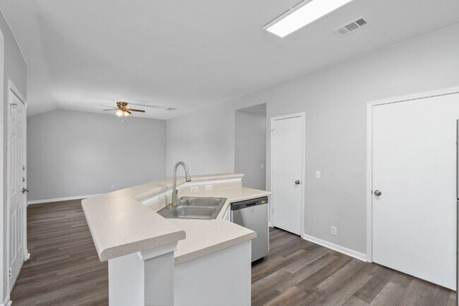 Building Photo - 3301 El Salido Pkwy