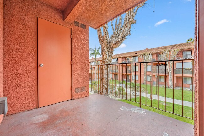 Building Photo - 12737 Rosecrans Ave