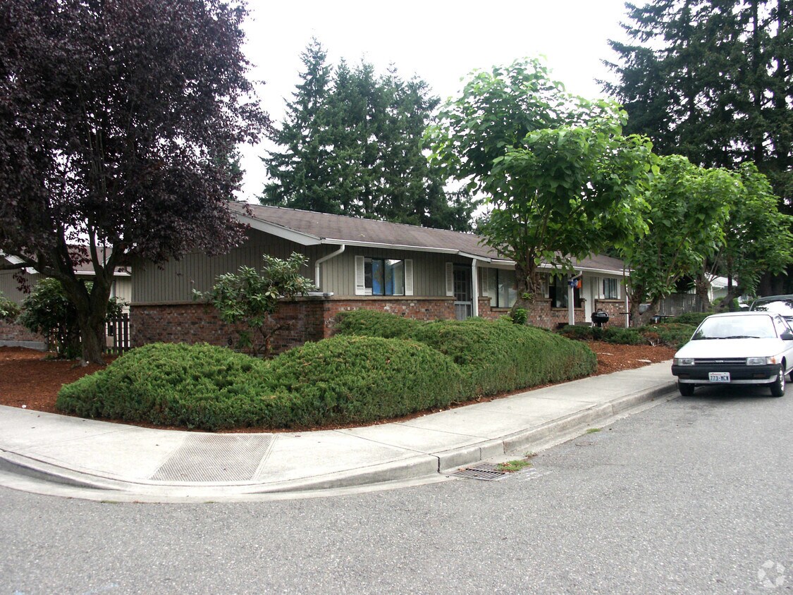 Primary Photo - Briarwood Apartments
