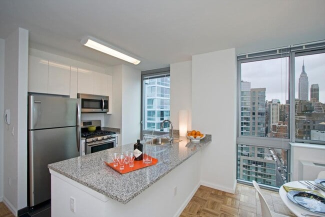 Building Photo - 504 W 37th St