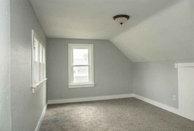 Building Photo - 108 N Main St