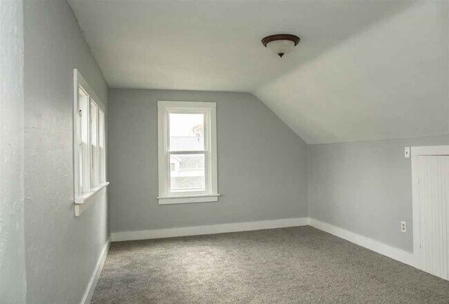 Foto del edificio - 108 N Main St