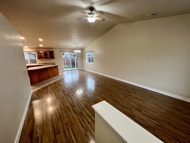Building Photo - 1218 Pheasant Wy