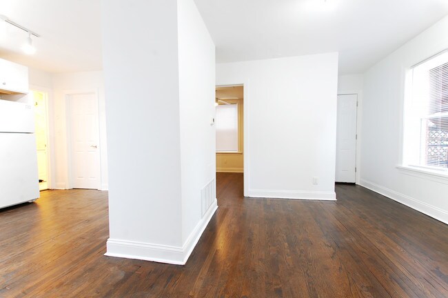 Building Photo - 2646 N Marshfield Ave