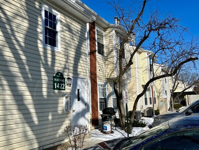 Building Photo - 1422 E Wyndham Cir