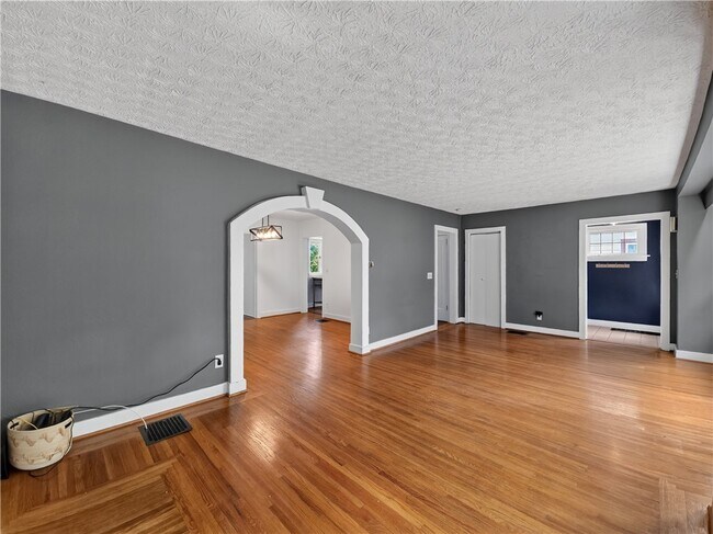 Foto del edificio - 140 Irvington Rd