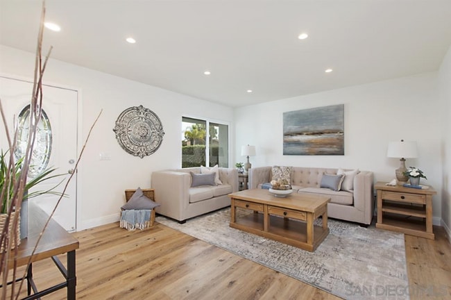 Foto del edificio - 1512 Clavelita Pl