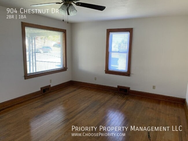 Building Photo - 904 Chestnut Dr