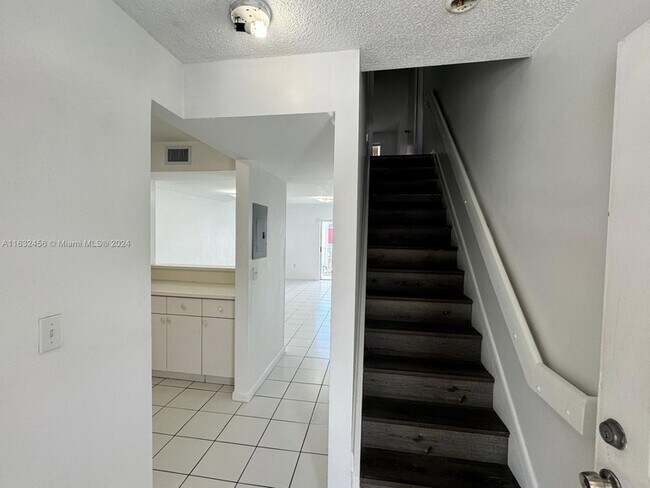 Building Photo - 2620 W 76th St