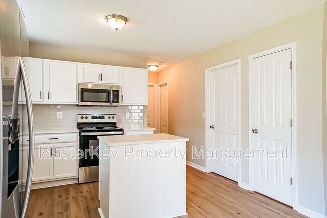 Building Photo - 6852 Harter Ct