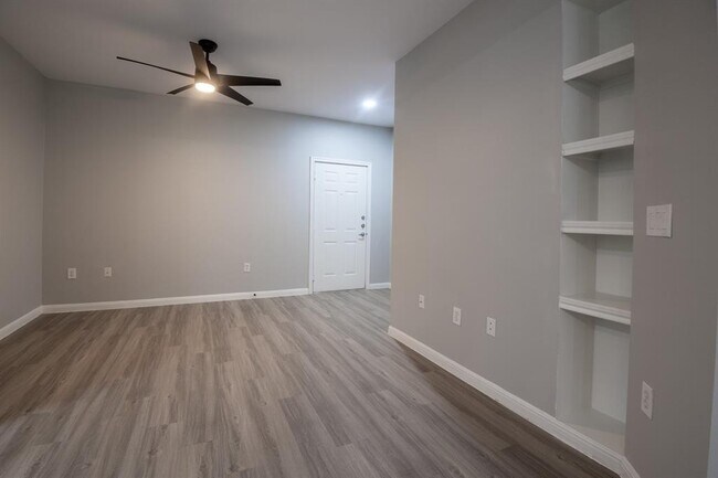 Foto del edificio - 2320 Gracy Farms Ln