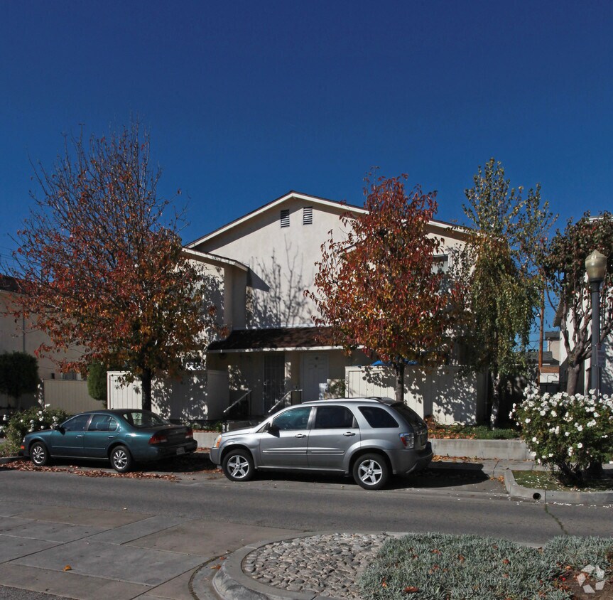 195 W Elmwood Ave, Burbank, CA 91502 Apartments in Burbank, CA