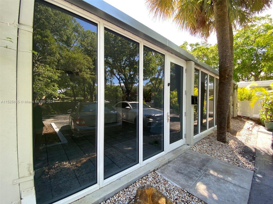 Primary Photo - 6414 Miami Lakes Dr