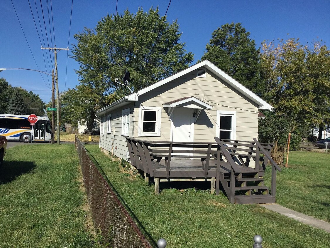 Primary Photo - Cozy 2 Bedroom and 1 Bath Home w/ Garage