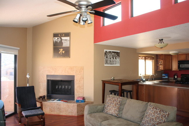 Building Photo - 5051 N Sabino Canyon Rd