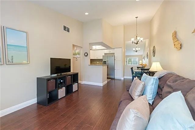 Building Photo - 11 Roble