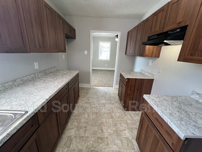 Building Photo - 1398 Silver St