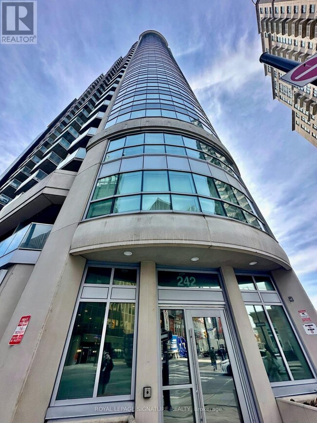 Building Photo - 242 Rideau St