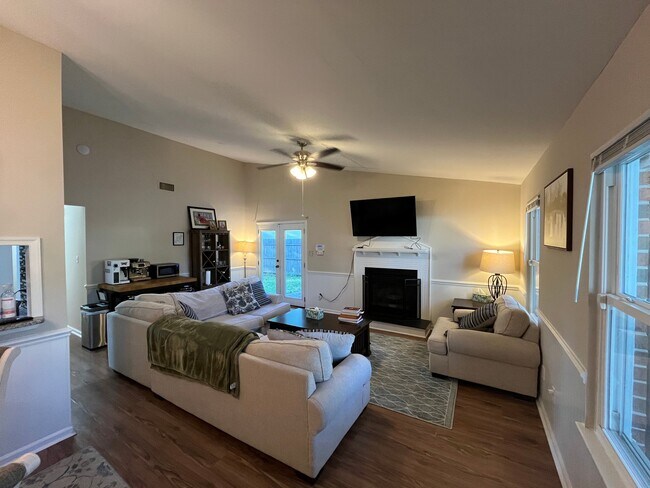 Foto del edificio - 820 Pine View Ln