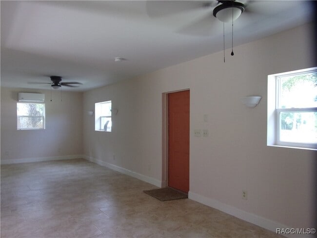 Foto del edificio - 215 N Wheeler Ave