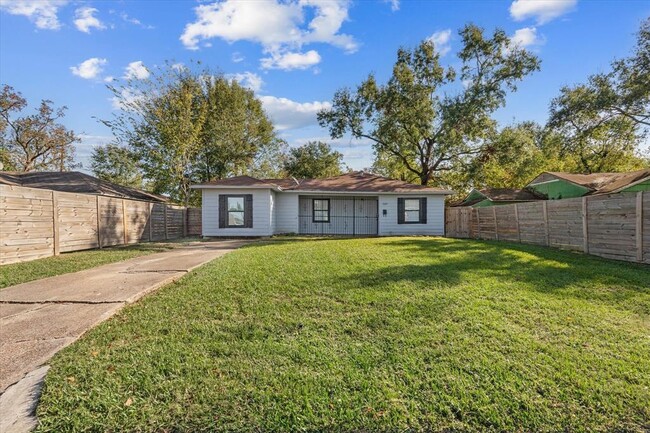 Building Photo - 5107 Dickens Rd