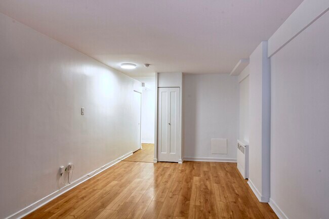 Building Photo - 3460 Rue Durocher