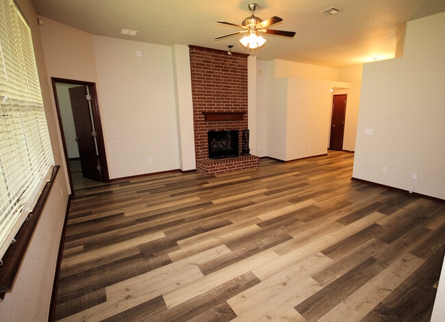 LIVING - 16405 Osceola Trl