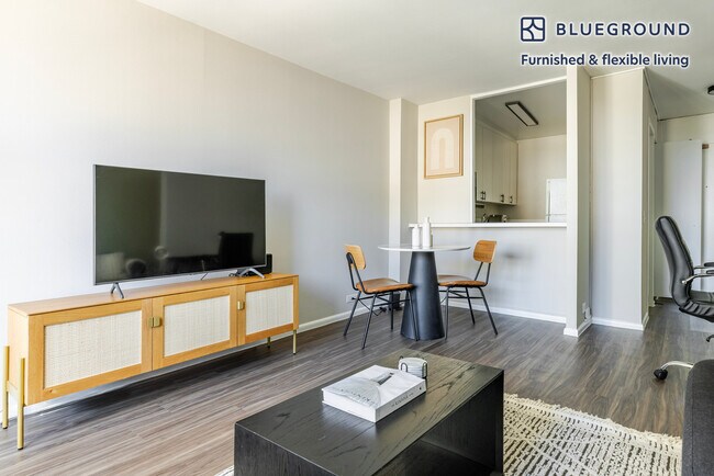 Foto del edificio - 3450 N Lake Shore Dr