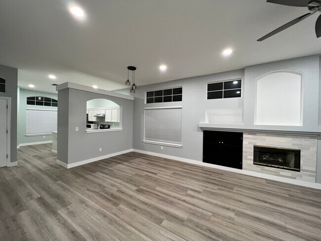 Building Photo - 8905 Carmel Plaza Way