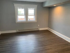 Building Photo - 454 E 27th St