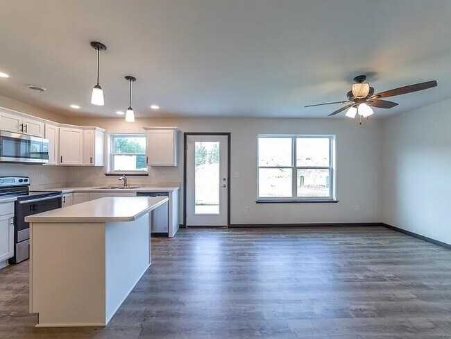 Building Photo - 3308 Green Pastures Ln
