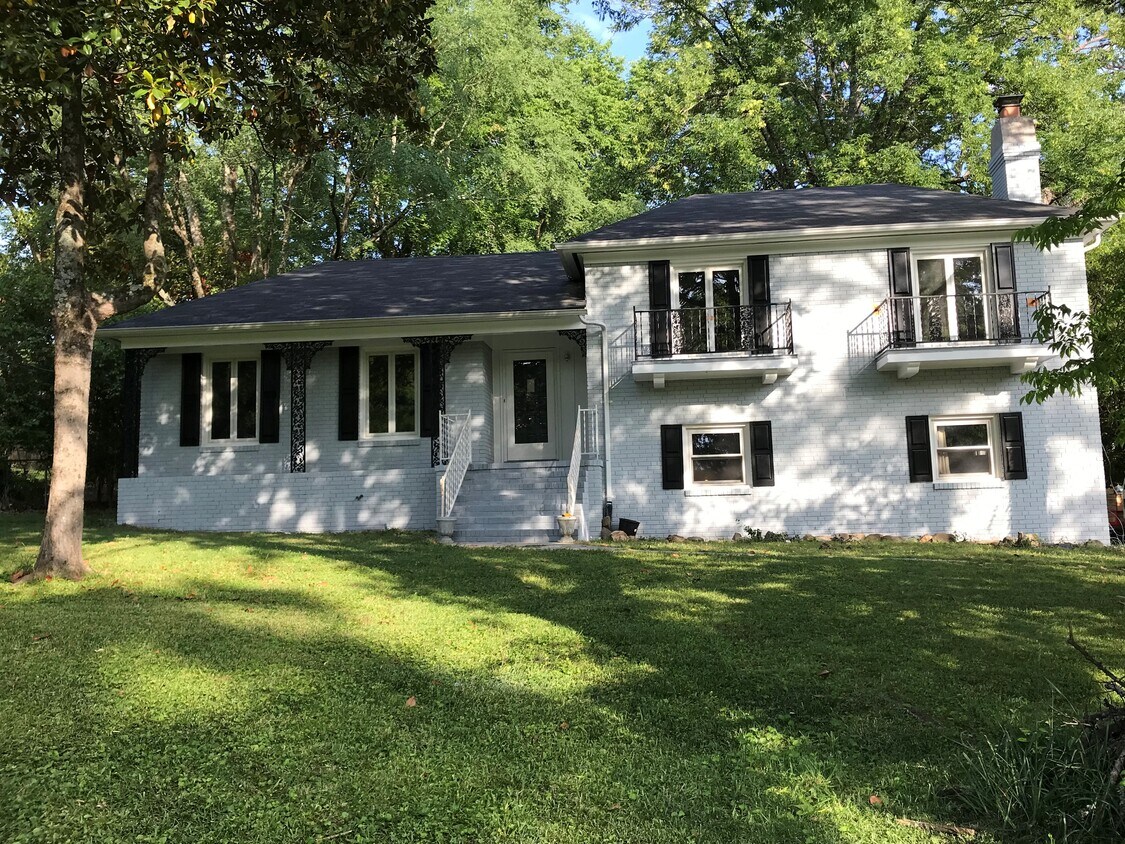 Front - 6717 Brookmeade Dr