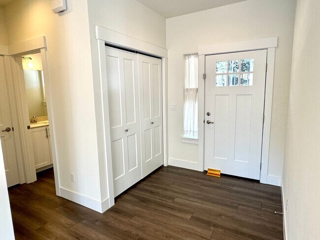 Building Photo - Private Palmer Lake Home w/ 3 Bedrooms, Of...