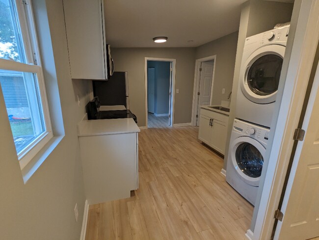 Building Photo - 2315 Main St