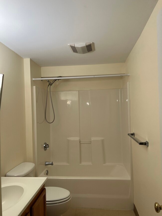 59 Ponemah Hill Rd Unit 1LL4, Milford, NH 03055 Condo for Rent in