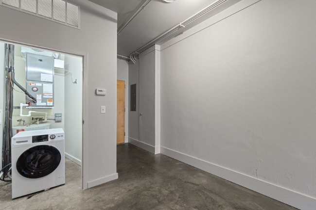 Building Photo - 1006 Olive St