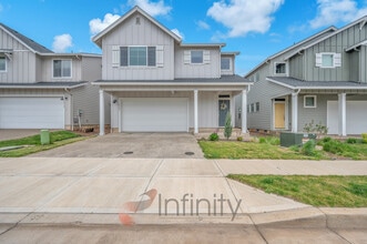 Building Photo - 8943 SW Vermillion Dr