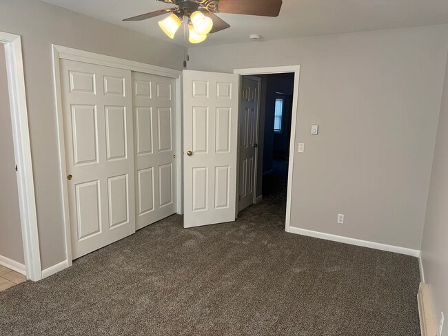 Foto del edificio - 5125 Marshall Dr