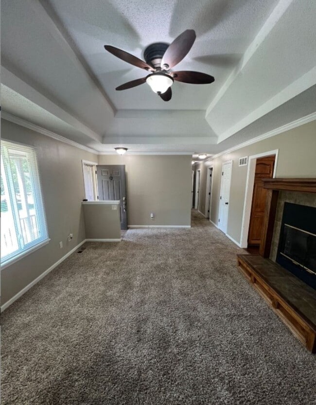Building Photo - 925 NE Carousel Ln