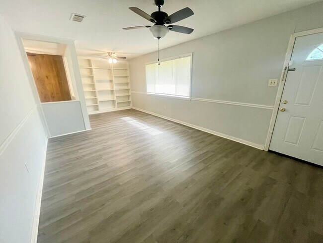 Building Photo - 3 BR/1 BA home in Pearl for Rent!!