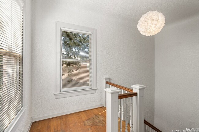 Building Photo - 331 W Elsmere Pl