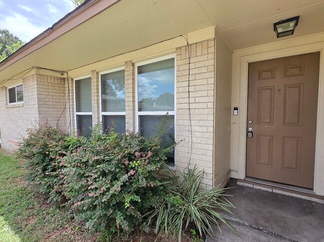 Building Photo - 9007 Glen Shadow Dr