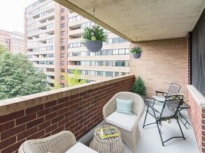 Building Photo - 9 Hawthorne Pl