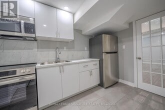 Building Photo - 2111 Lynn Heights Dr