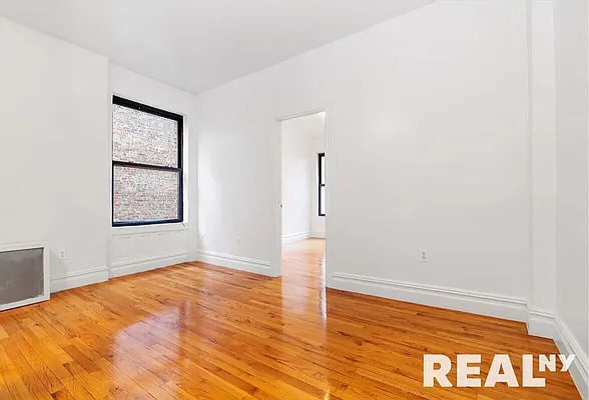 Building Photo - 164 Waverly Place