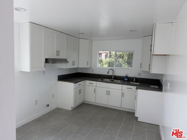 Building Photo - 1499 W 35th Pl
