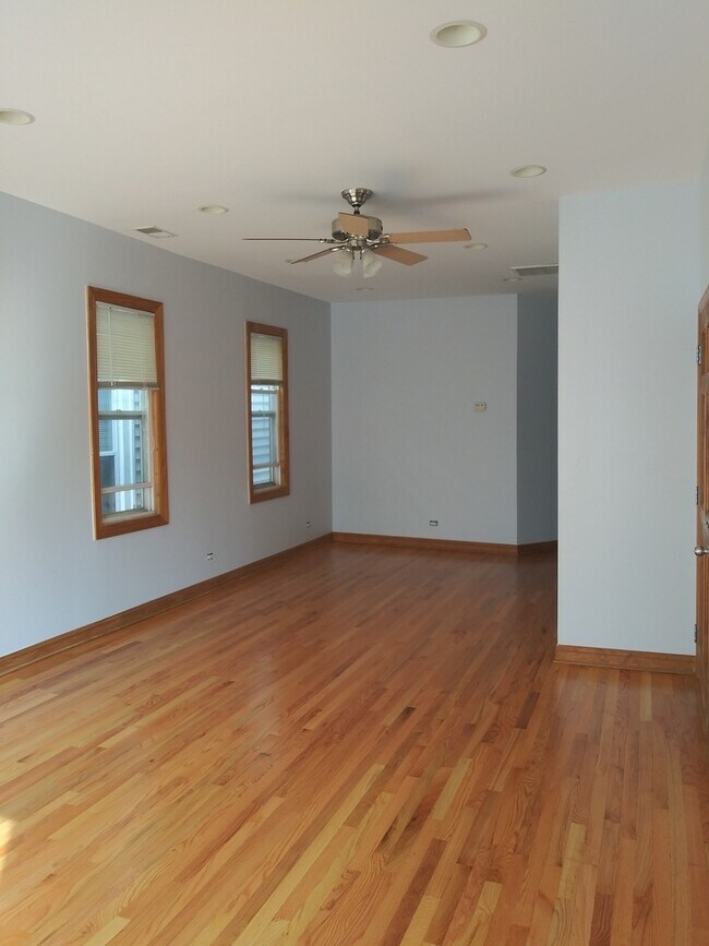 Foto del edificio - 3109 N Southport Ave