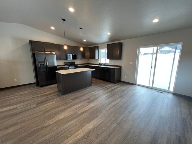 Building Photo - 12685 N Cavanaugh Dr
